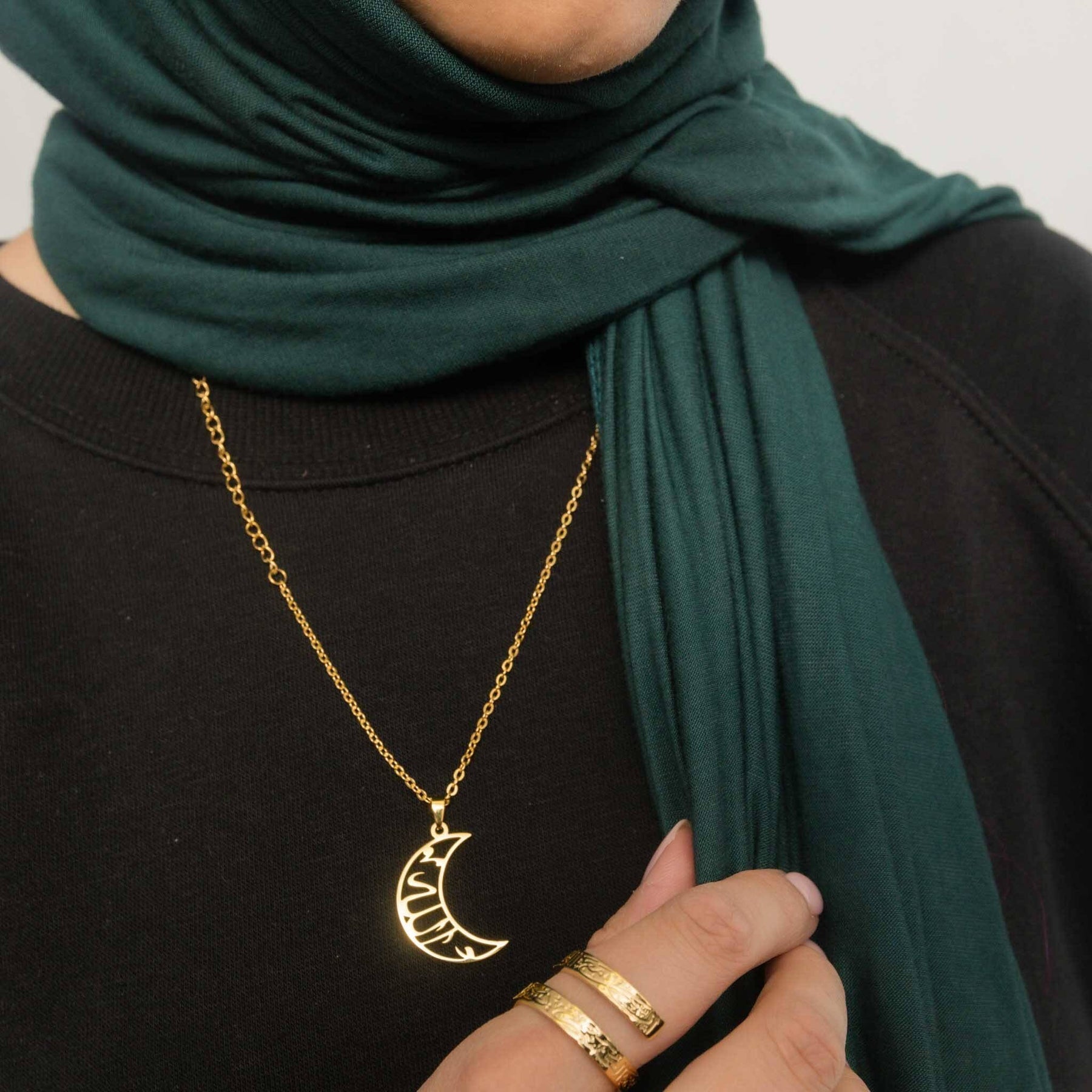 الله Calligraphy Crescent Necklace