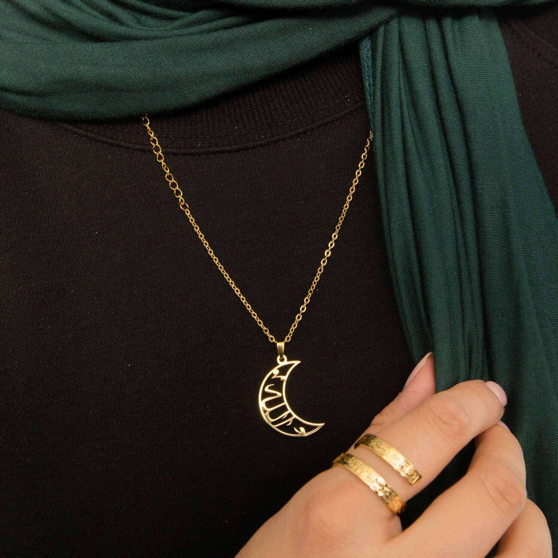 الله Calligraphy Crescent Necklace
