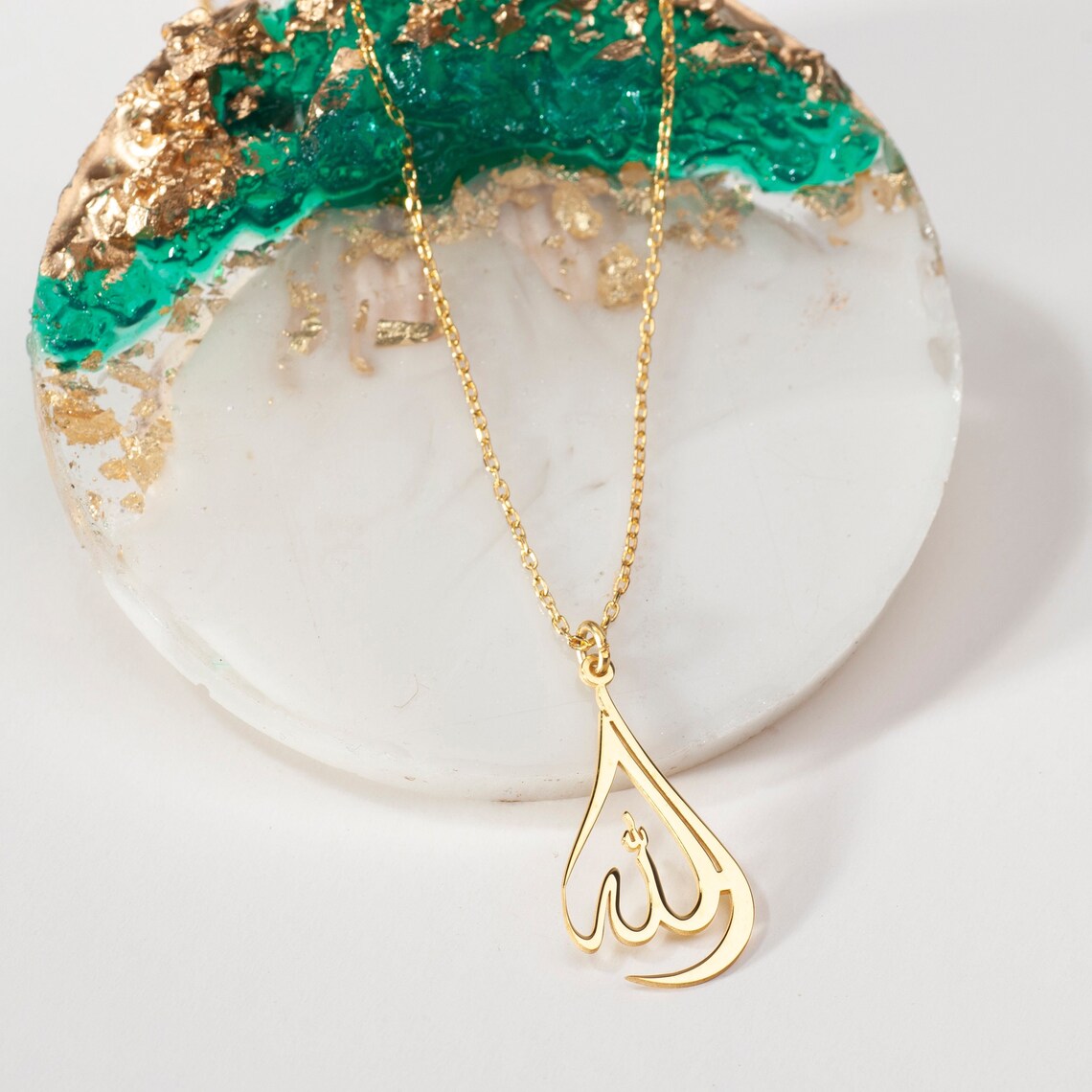 الله Calligraphy Pendant Necklace