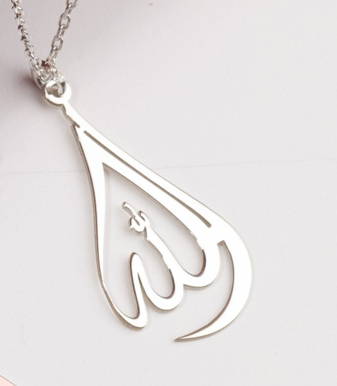 الله Calligraphy Pendant Necklace