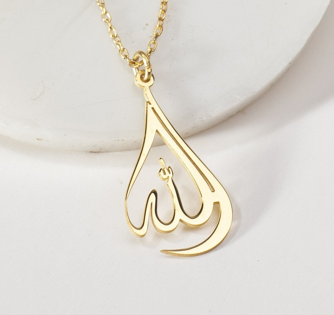 الله Calligraphy Pendant Necklace